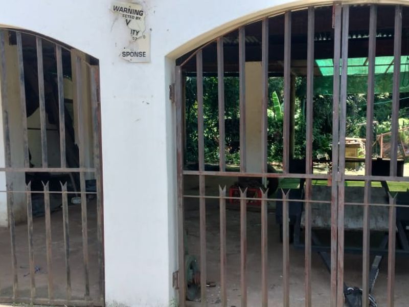 Solid family home with flat - Photo 8