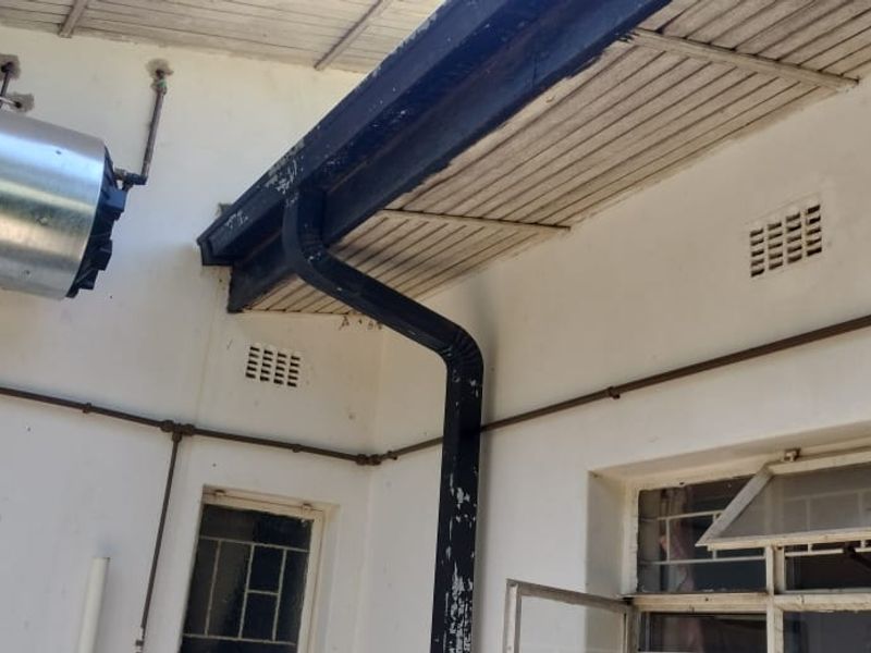 Solid family home with flat - Photo 7