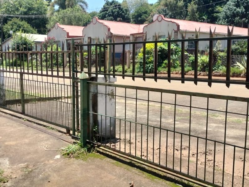 Solid family home with flat - Photo 6