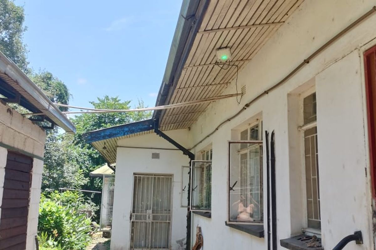 Solid family home with flat - Photo 5