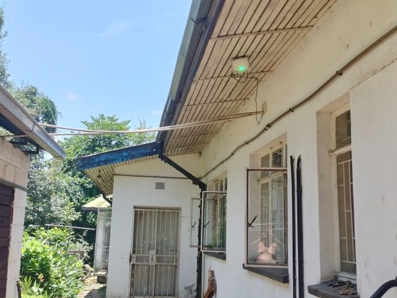 Solid family home with flat - Photo 5