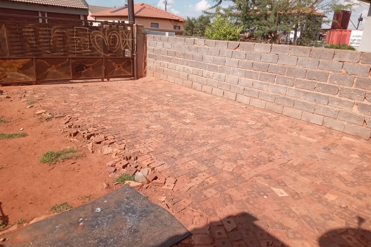 Affordable  3 bedroom 2 bathroom house for sale in Sky City . - Photo 4