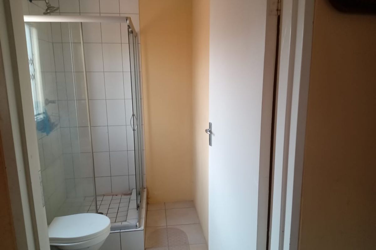 Affordable  3 bedroom 2 bathroom house for sale in Sky City . - Photo 5