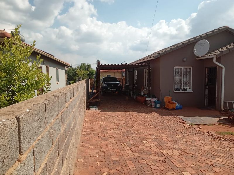 Affordable  3 bedroom 2 bathroom house for sale in Sky City . - Photo 2