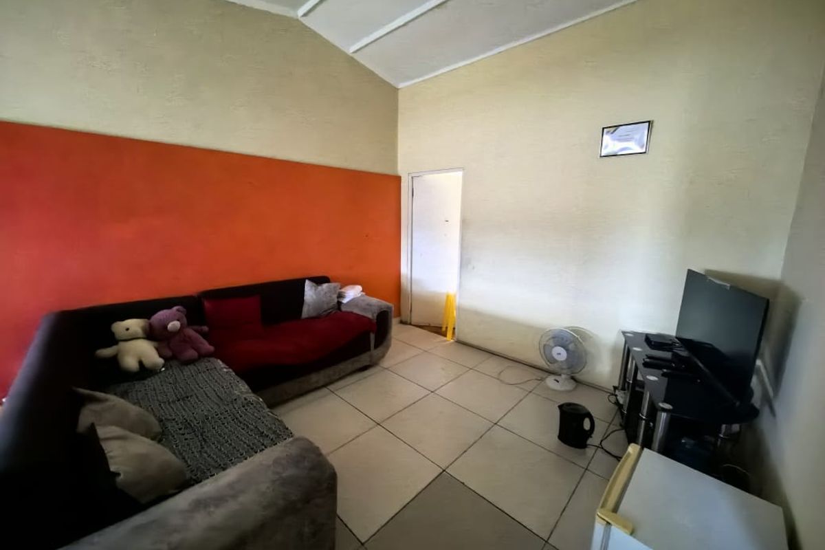2 Bedrooms, 1 Bathroom Apartment For Sale In Umbilo, Durban - Photo 3