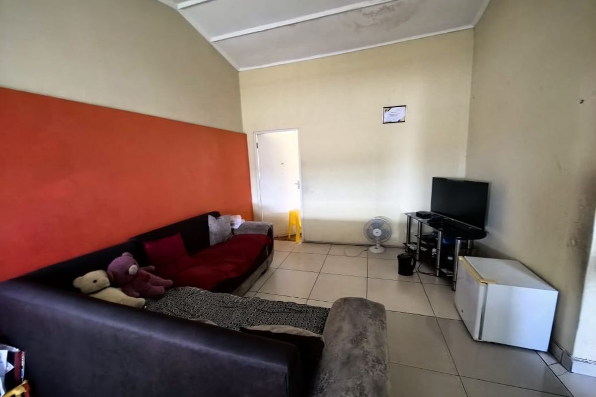 2 Bedrooms, 1 Bathroom Apartment For Sale In Umbilo, Durban - Photo 2
