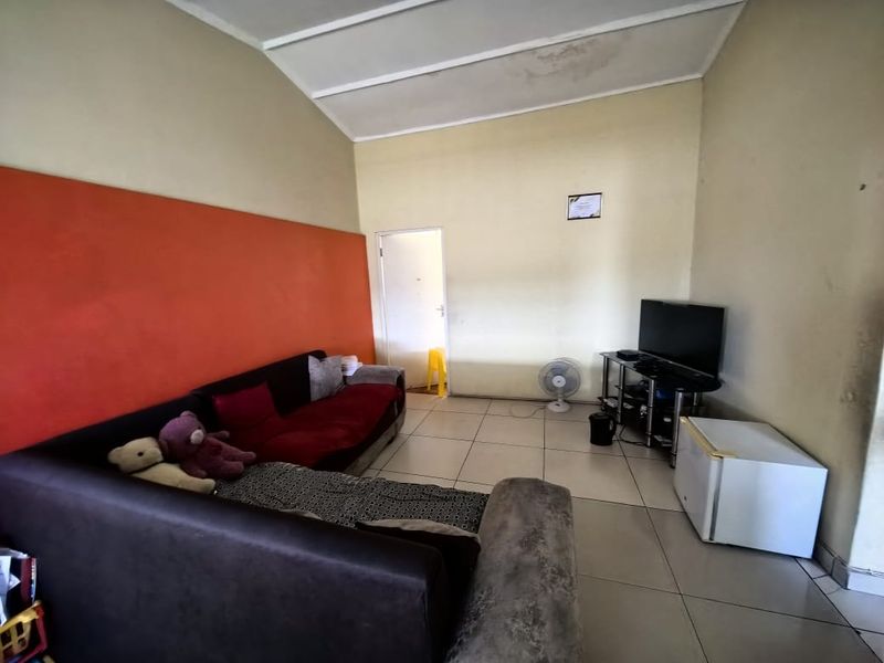 2 Bedrooms, 1 Bathroom Apartment For Sale In Umbilo, Durban - Photo 2
