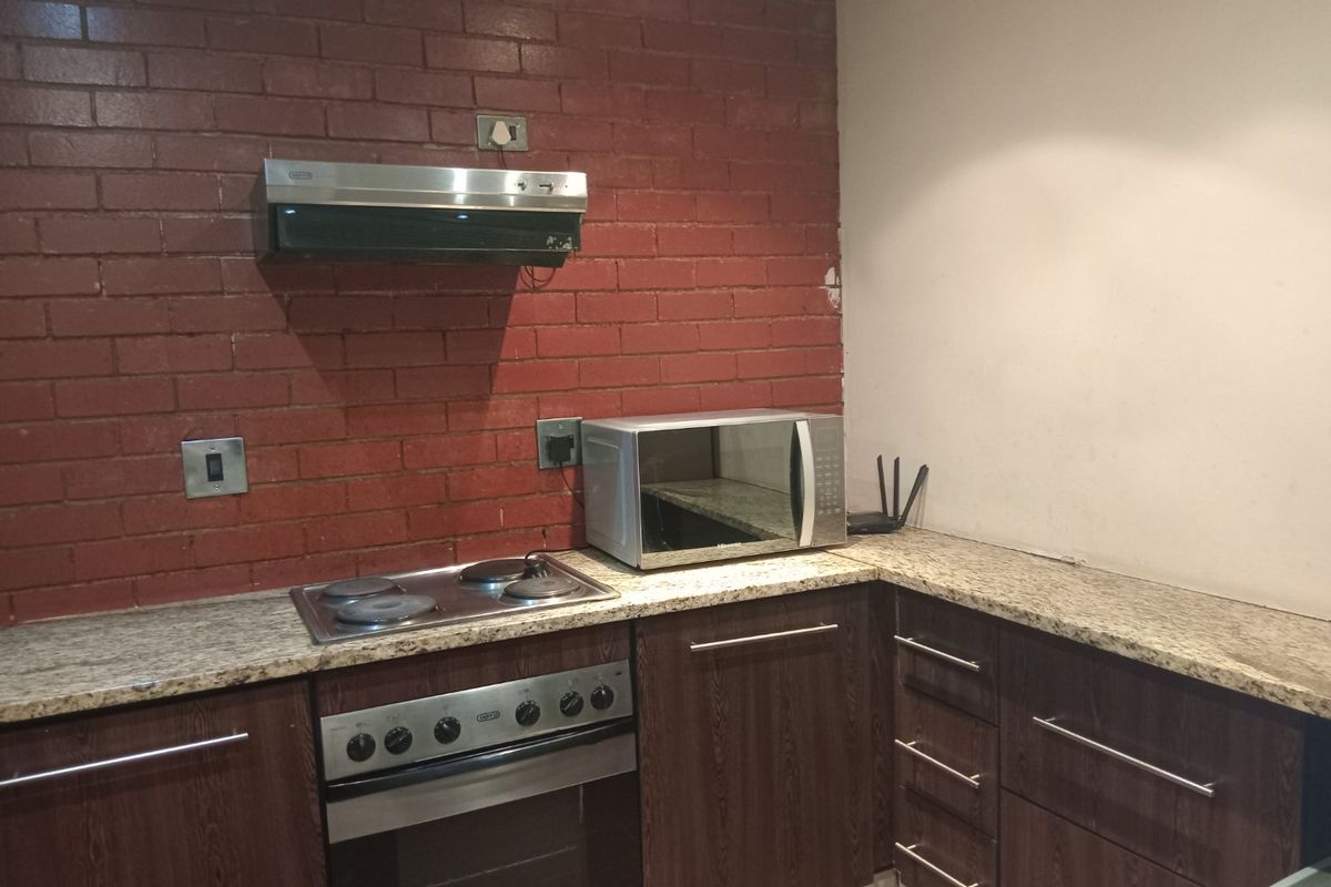 Well-Maintained  1 bedroom and 1 bathroom commune with Fully Furnished Shared Kitchen. - Photo 3