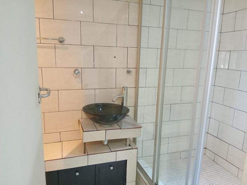 Well-Maintained  1 bedroom and 1 bathroom commune with Fully Furnished Shared Kitchen. - Photo 10