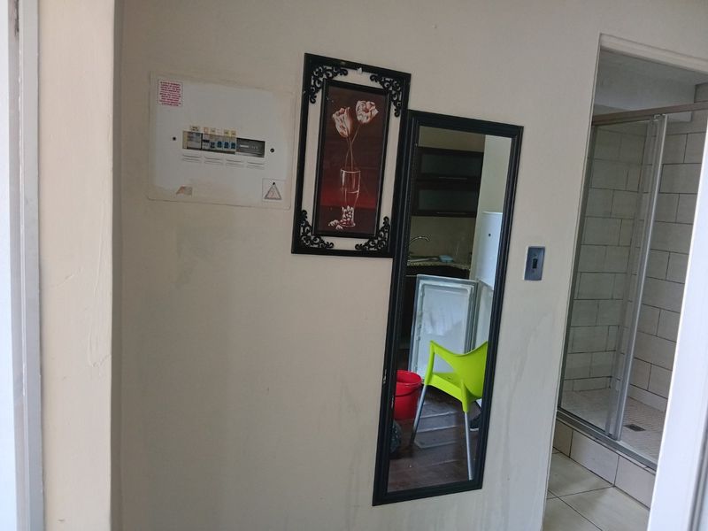 Well-Maintained  1 bedroom and 1 bathroom commune with Fully Furnished Shared Kitchen. - Photo 9