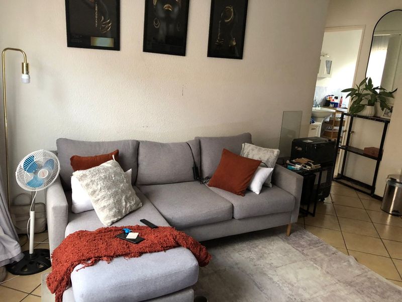 Modern 2 Bedroom Apartment for Sale - Photo 5