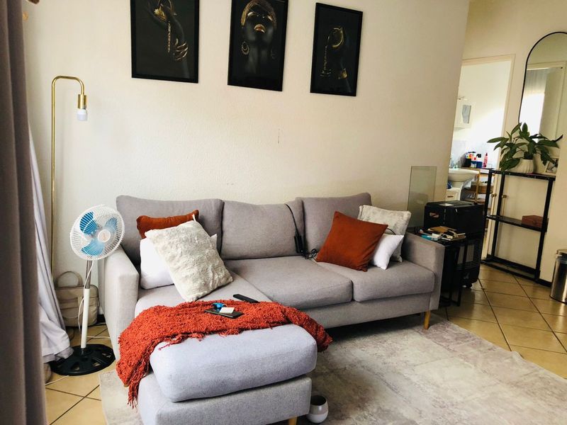 Modern 2 Bedroom Apartment for Sale - Photo 6