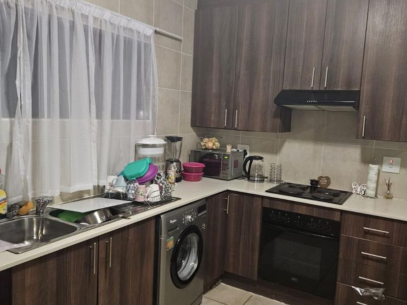 2 Bedroom and 1 Bathroom townhouse for sale in Helderwyk. - Photo 3