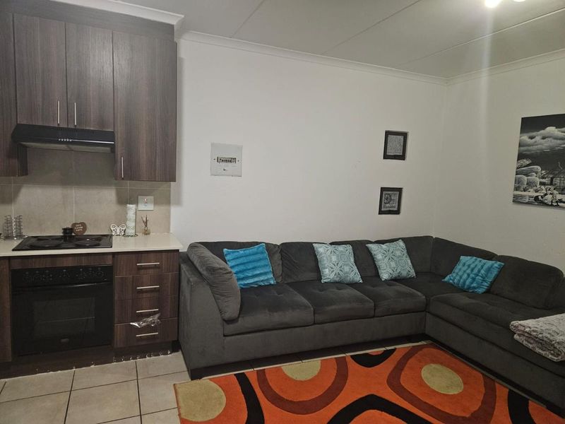 2 Bedroom and 1 Bathroom townhouse for sale in Helderwyk. - Photo 5