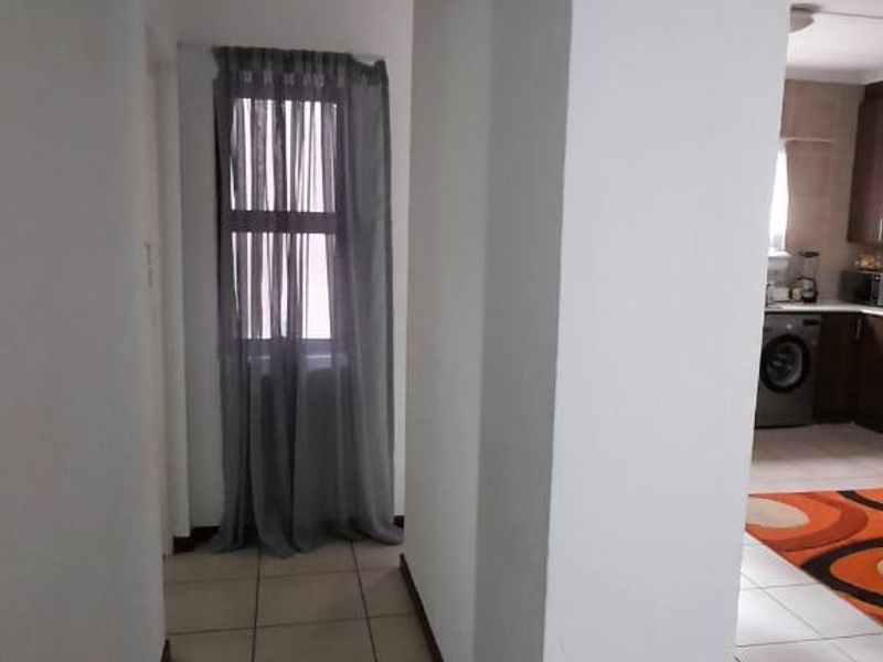 2 Bedroom and 1 Bathroom townhouse for sale in Helderwyk. - Photo 8