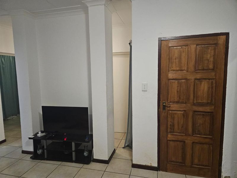 2 Bedroom and 1 Bathroom townhouse for sale in Helderwyk. - Photo 4