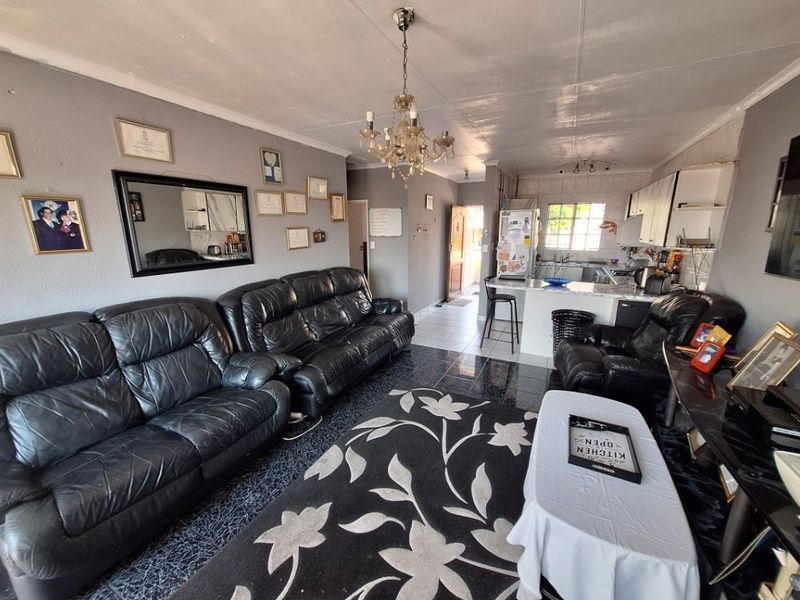 Modern Living in Secure, Lifestyle-Focused Victoria Square - Photo 8