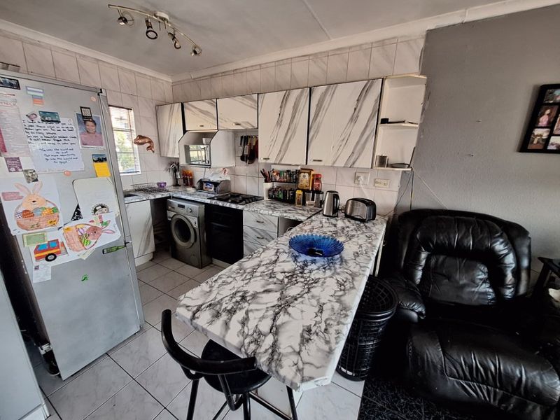 Modern Living in Secure, Lifestyle-Focused Victoria Square - Photo 7