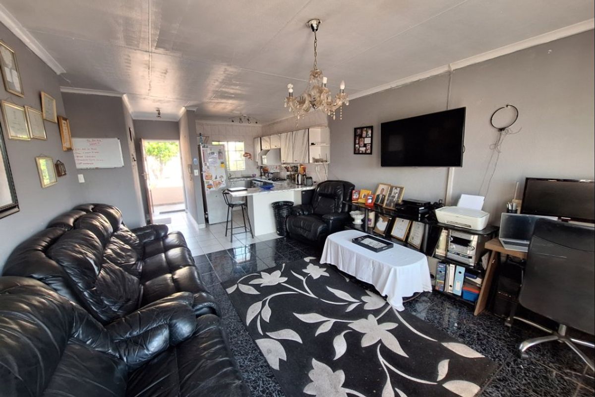 Modern Living in Secure, Lifestyle-Focused Victoria Square - Photo 2