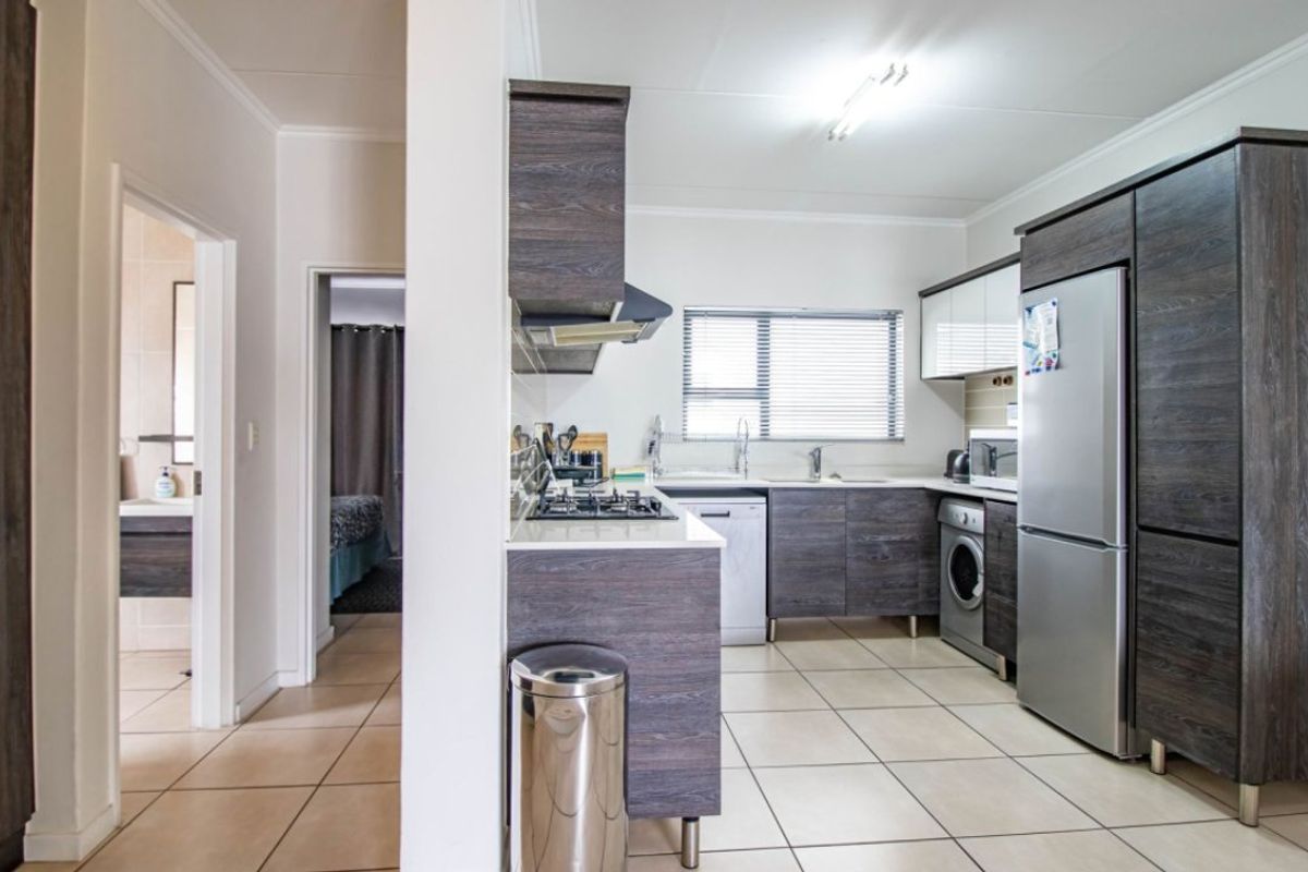 Spacious, Secure Living with Modern Finishes - Photo 4