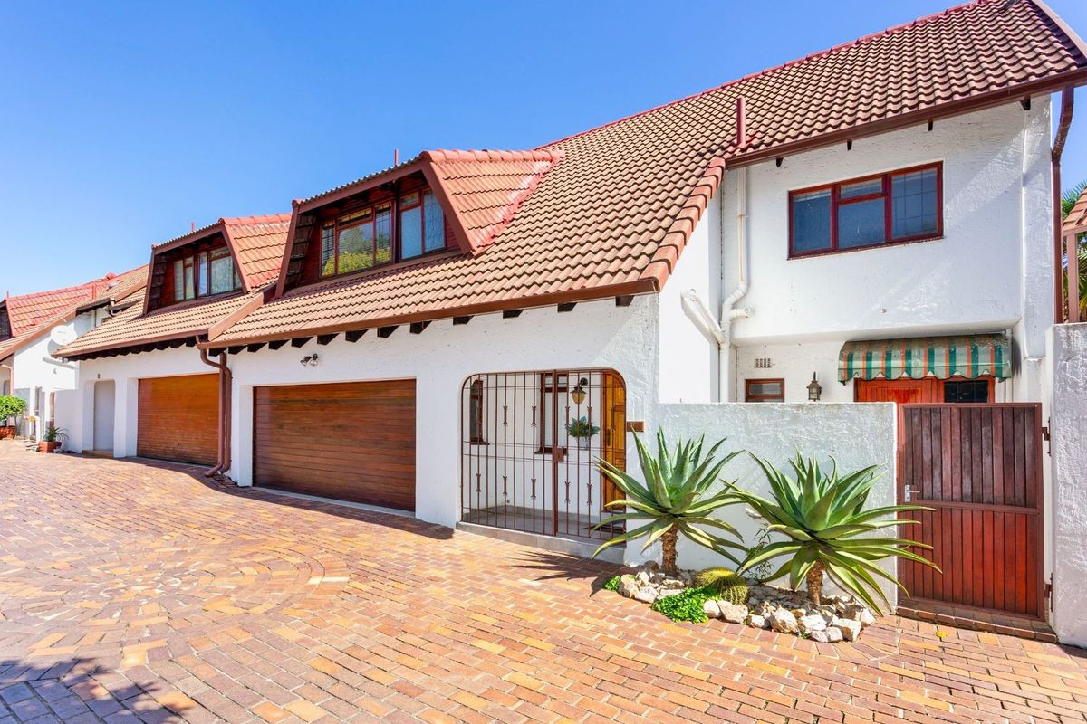 Cute 3 bed 2.5 bath Duplex for Sale at Kirmara Lodge in Bryanston  - Photo 4