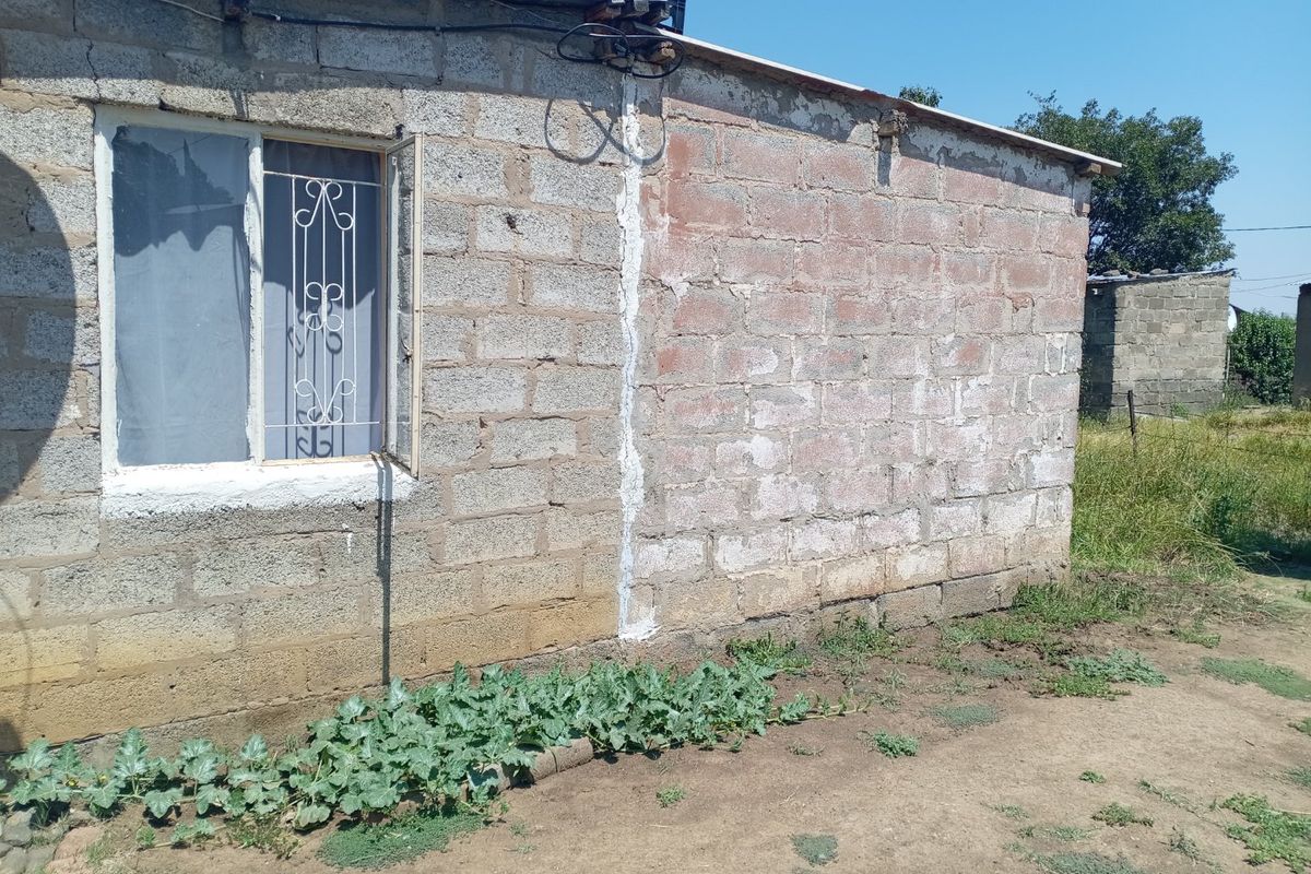 House For Sale E section  - Photo 3