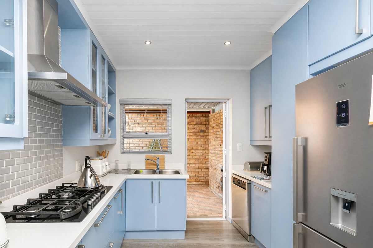 Refined Modern Living with Seamless Indoor-Outdoor Flow - Photo 2