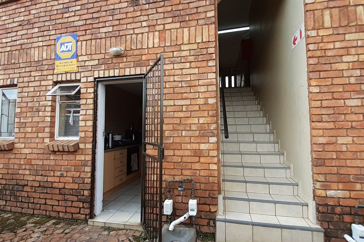 FOR SALE!  2 Bedroom Apartment.  Secure Complex - Photo 4