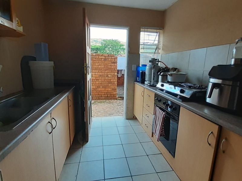 FOR SALE!  2 Bedroom Apartment.  Secure Complex - Photo 7