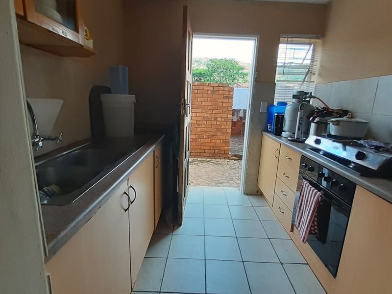 FOR SALE!  2 Bedroom Apartment.  Secure Complex - Photo 6