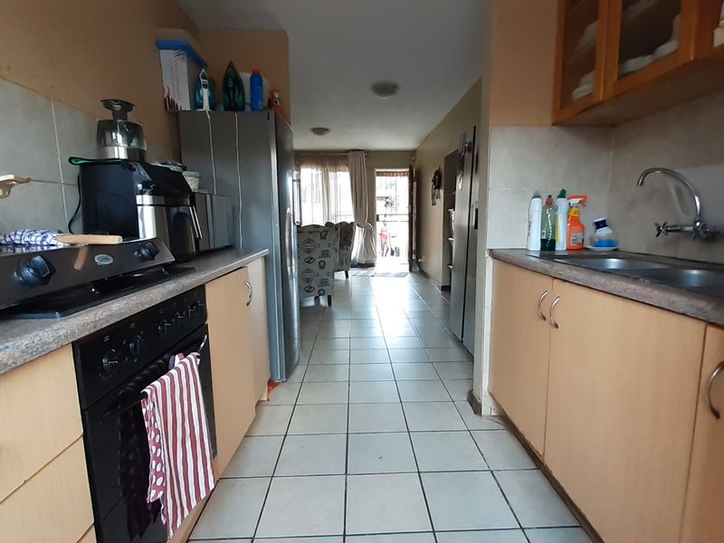 FOR SALE!  2 Bedroom Apartment.  Secure Complex - Photo 10