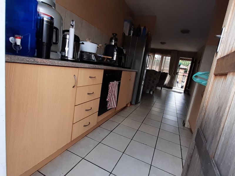 FOR SALE!  2 Bedroom Apartment.  Secure Complex - Photo 9