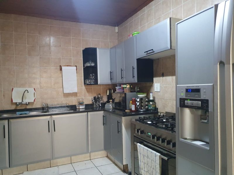 Spacious 4 bedroom house in Edenvale.  - Photo 5