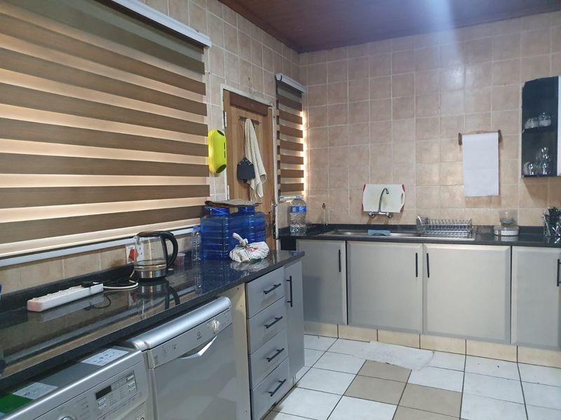 Spacious 4 bedroom house in Edenvale.  - Photo 4