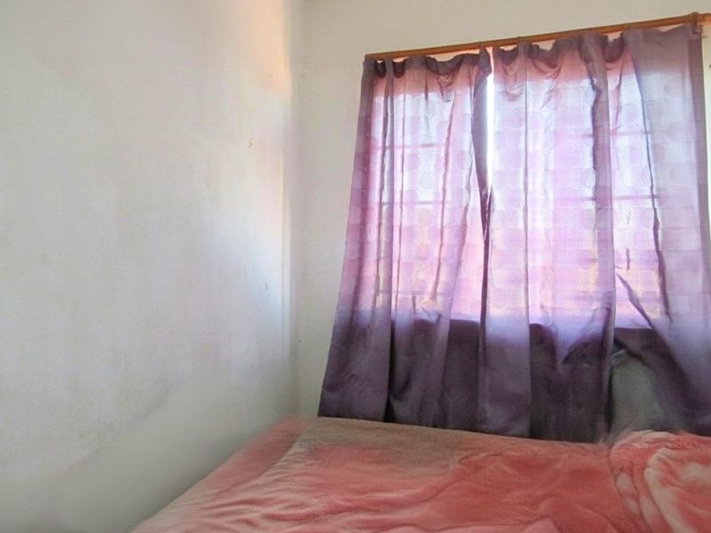 Spacious 2-Bedroom First Floor Apartment in Elspark - Photo 8