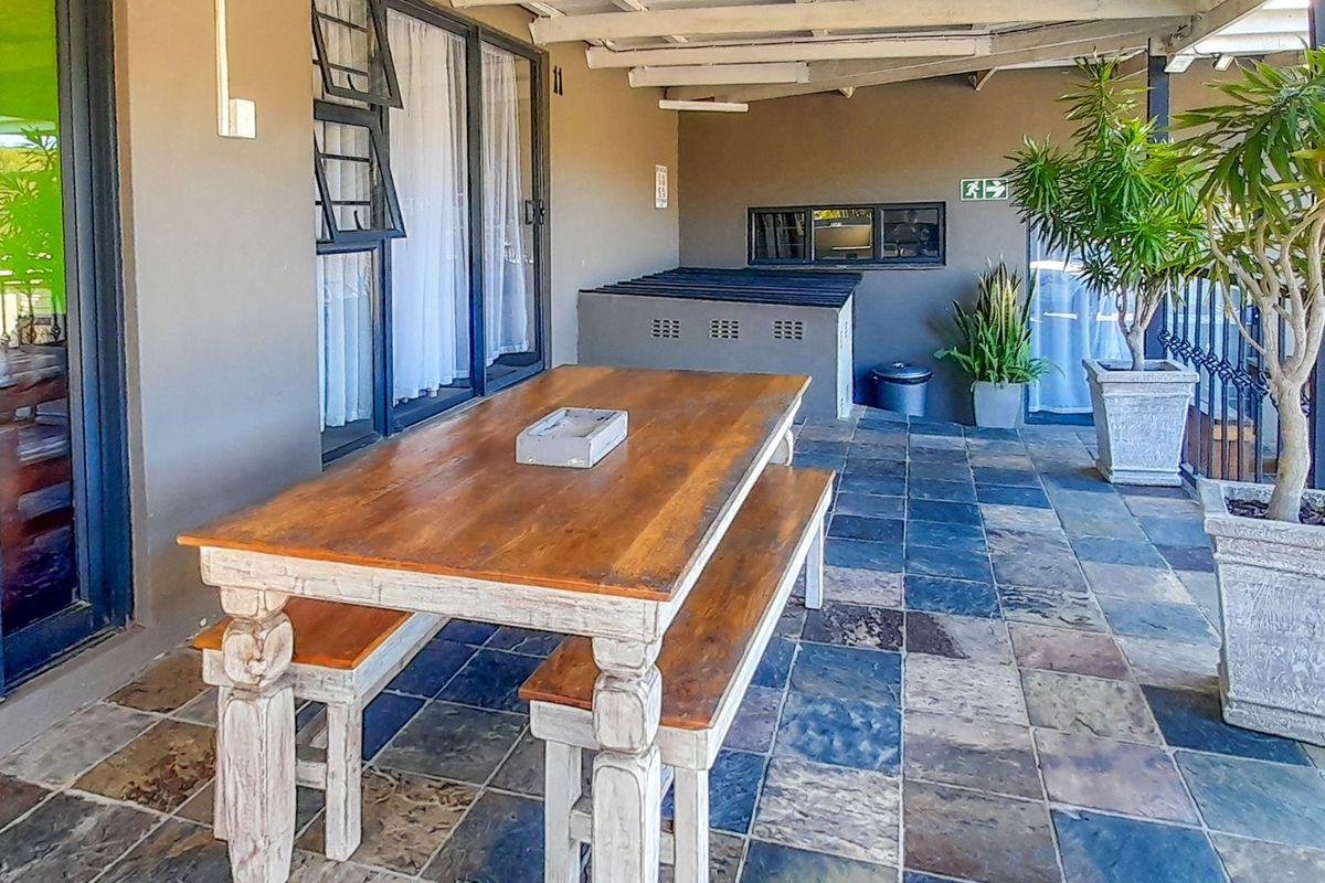Profitable Eco Lodge on Offer In Up Market Nahoon, East London, Eastern Cape, Zoned & Powered For Growth. - Photo 4
