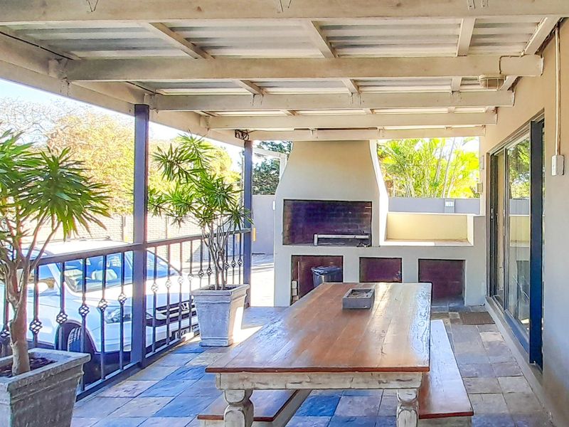 Profitable Eco Lodge on Offer In Up Market Nahoon, East London, Eastern Cape, Zoned & Powered For Growth. - Photo 5