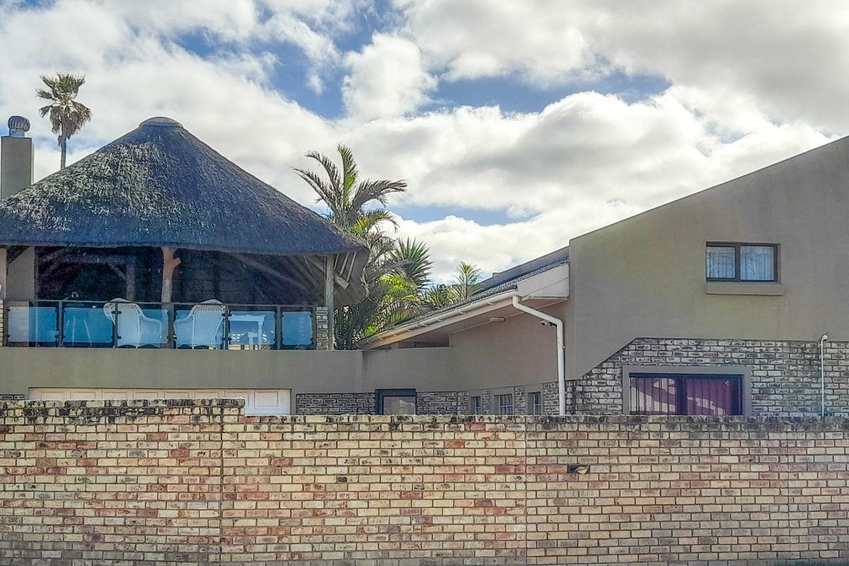 Thai-Inspired Coastal Luxury with Panoramic Sea Views - **50% Discount on Transfer and Bond Registration Fees. **PLUS Income x 3 Flats - Photo 4