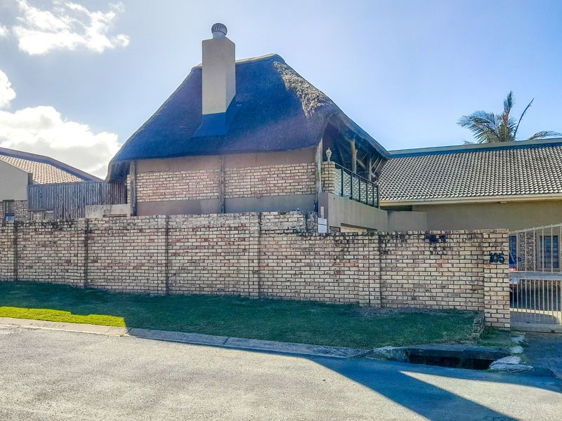 Thai-Inspired Coastal Luxury with Panoramic Sea Views - **50% Discount on Transfer and Bond Registration Fees. **PLUS Income x 3 Flats - Photo 3