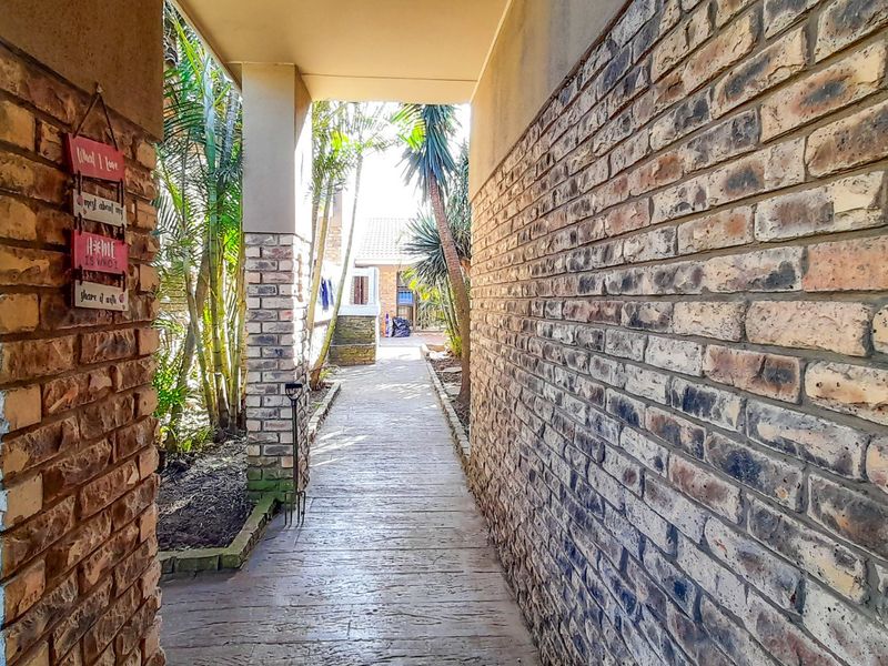 Thai-Inspired Coastal Luxury with Panoramic Sea Views - **50% Discount on Transfer and Bond Registration Fees. **PLUS Income x 3 Flats - Photo 9