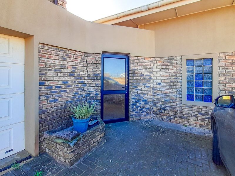 Thai-Inspired Coastal Luxury with Panoramic Sea Views - **50% Discount on Transfer and Bond Registration Fees. **PLUS Income x 3 Flats - Photo 7