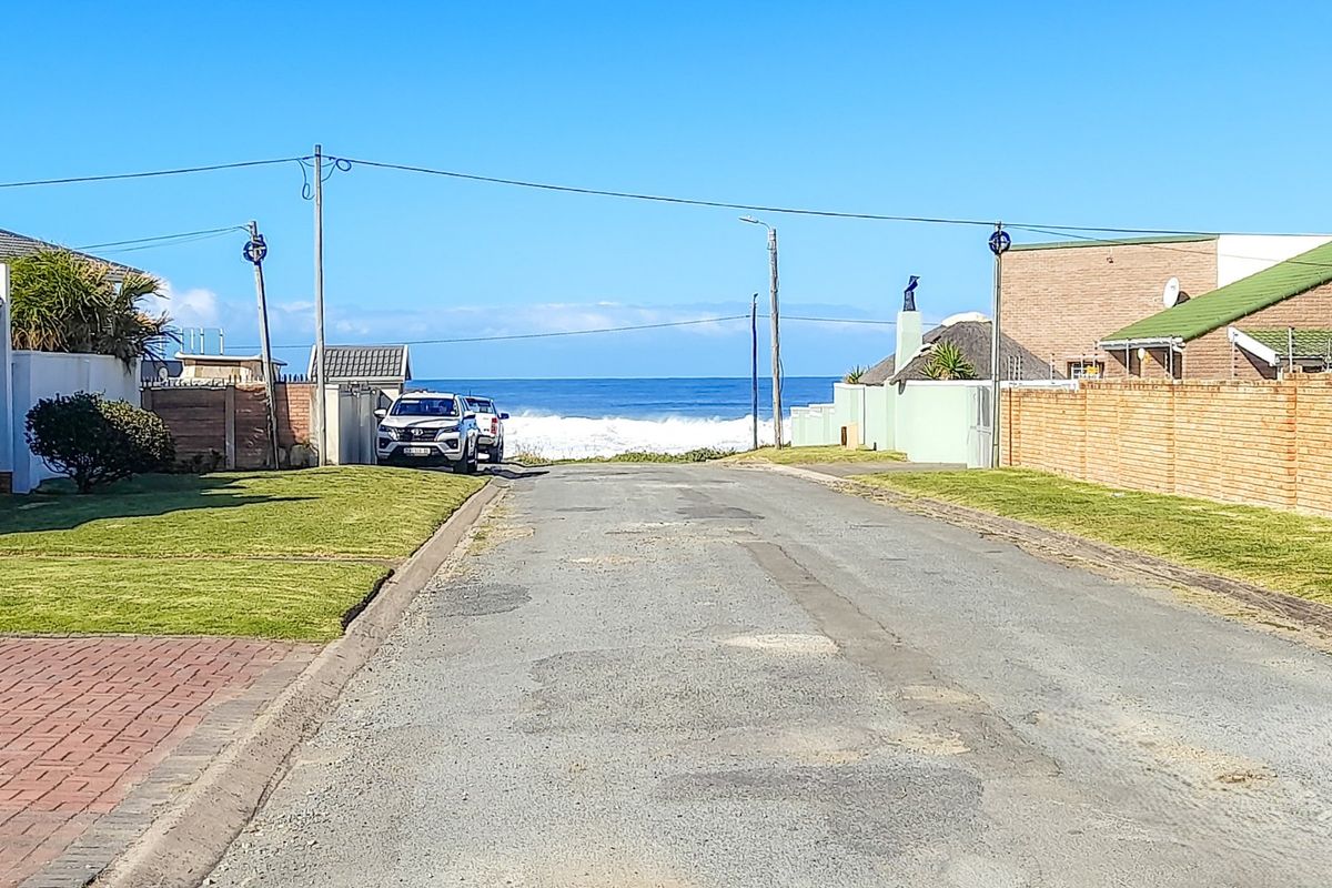 Thai-Inspired Coastal Luxury with Panoramic Sea Views - **50% Discount on Transfer and Bond Registration Fees. **PLUS Income x 3 Flats - Photo 5