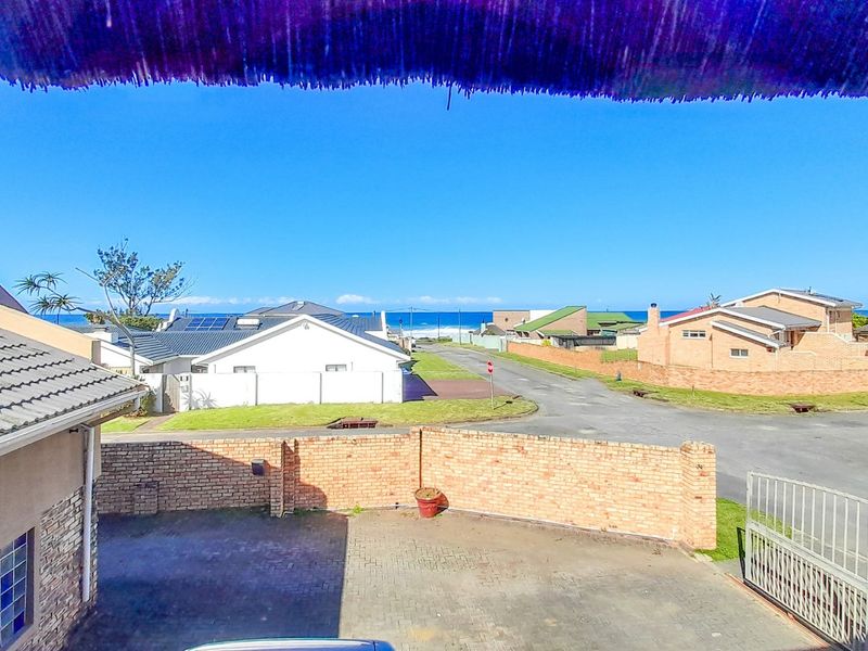 Coastal Investment with Panoramic Sea Views & Triple Income Potential on the Gonubie Coastline. - Photo 9