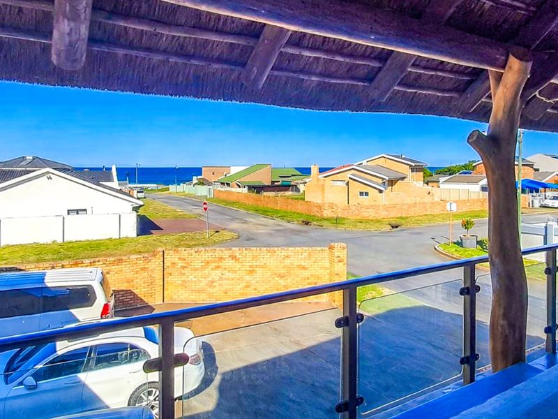 Coastal Investment with Panoramic Sea Views & Triple Income Potential on the Gonubie Coastline. - Photo 8