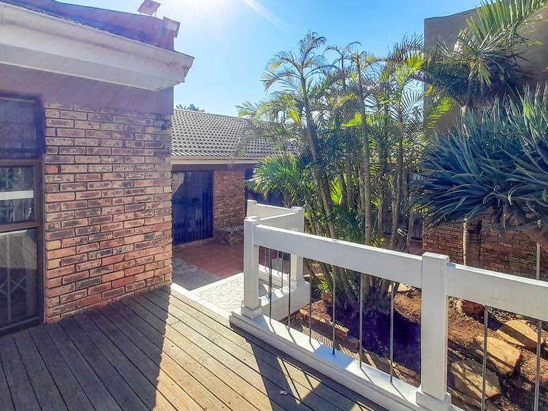 Coastal Investment with Panoramic Sea Views & Triple Income Potential on the Gonubie Coastline. - Photo 6