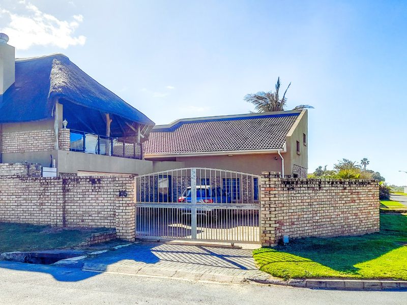 Coastal Investment with Panoramic Sea Views & Triple Income Potential on the Gonubie Coastline. - Photo 1
