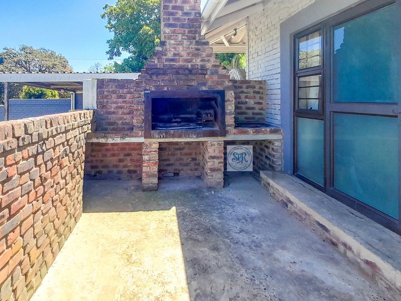 One Erf, Three Personalities — All Ready to Meet You in the Upper Cambridge Area in East London with Easy Access to Everywhere.  - Photo 9