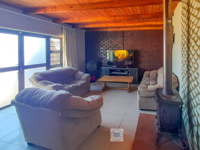 One Erf, Three Personalities — All Ready to Meet You in the Upper Cambridge Area in East London with Easy Access to Everywhere.  - Photo 8