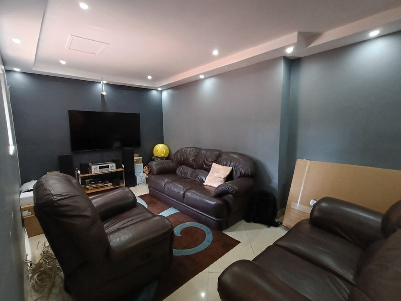 To Rent in Umhlanga, freestanding, furnished 4 bedroom pet friendly home with DQ and flat. - Photo 8