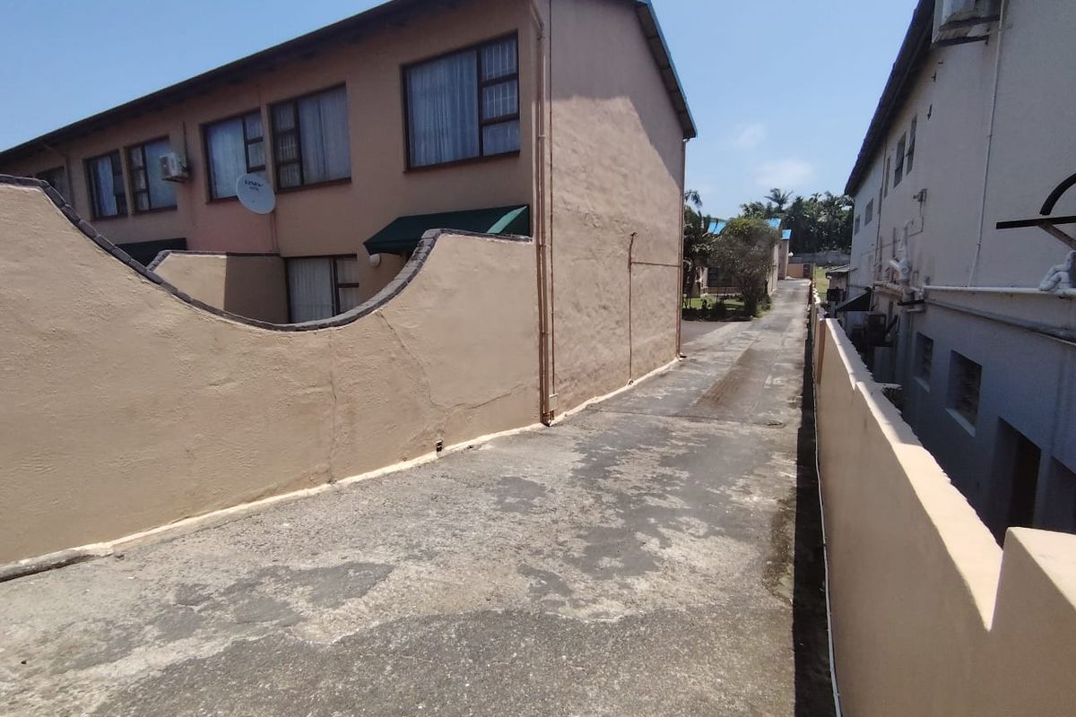 Opportunity Knocks in the Heart of Port Edward - Photo 2